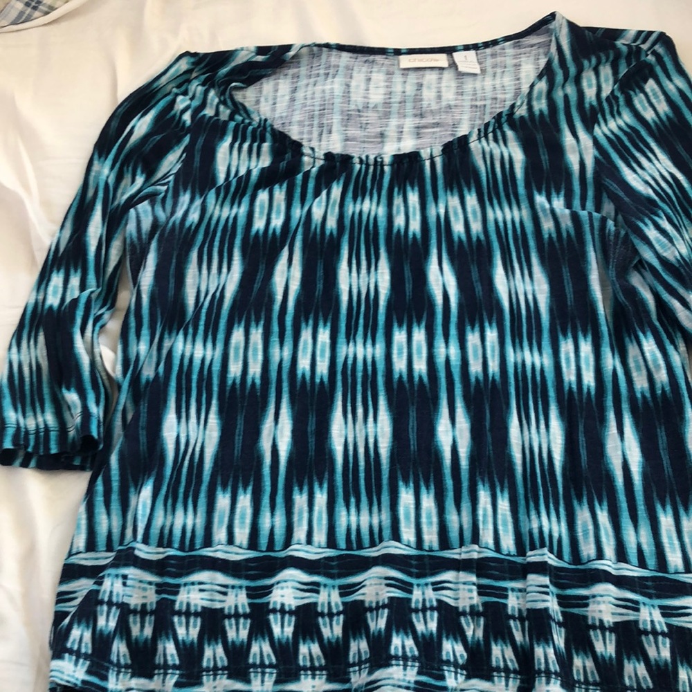 A Chico size 1 blouse. Measures 21” length, arm length 17”. 100-% rayon. Nice